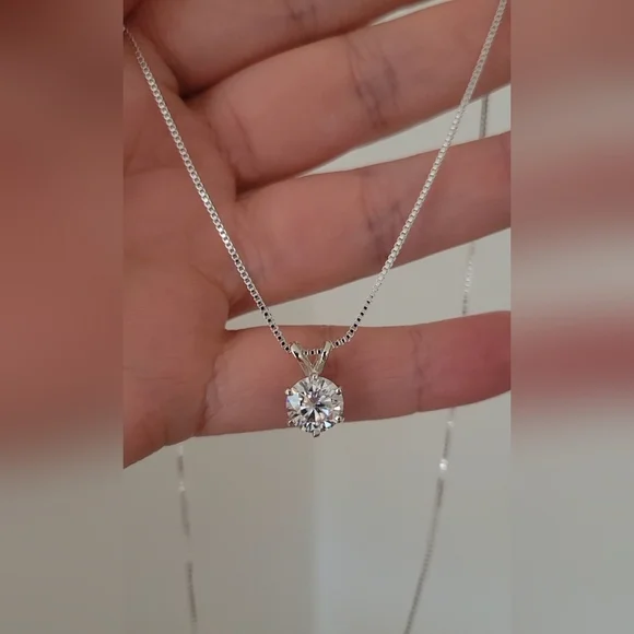 New 2ct Certified moissanite  pendant with a chain - Picture 5 of 10
